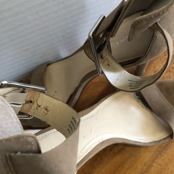 ✨Elegant Calvin Klein Vivian platform heels!✨ - Genuine Suede/Lambskin lined - Picture 5 of 6